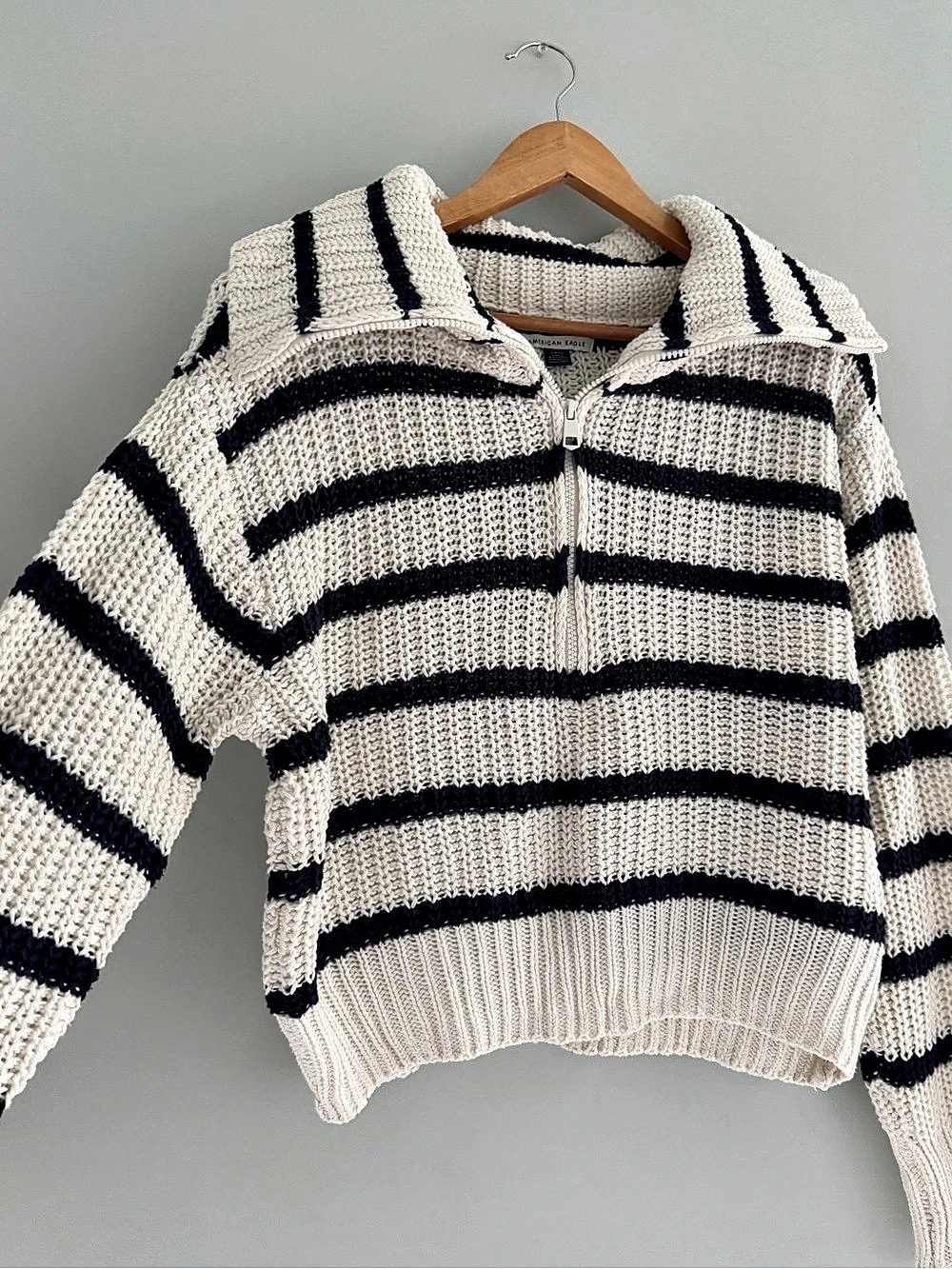 American Eagle Striped Half-Zip Sweater in White & Black Size Medium